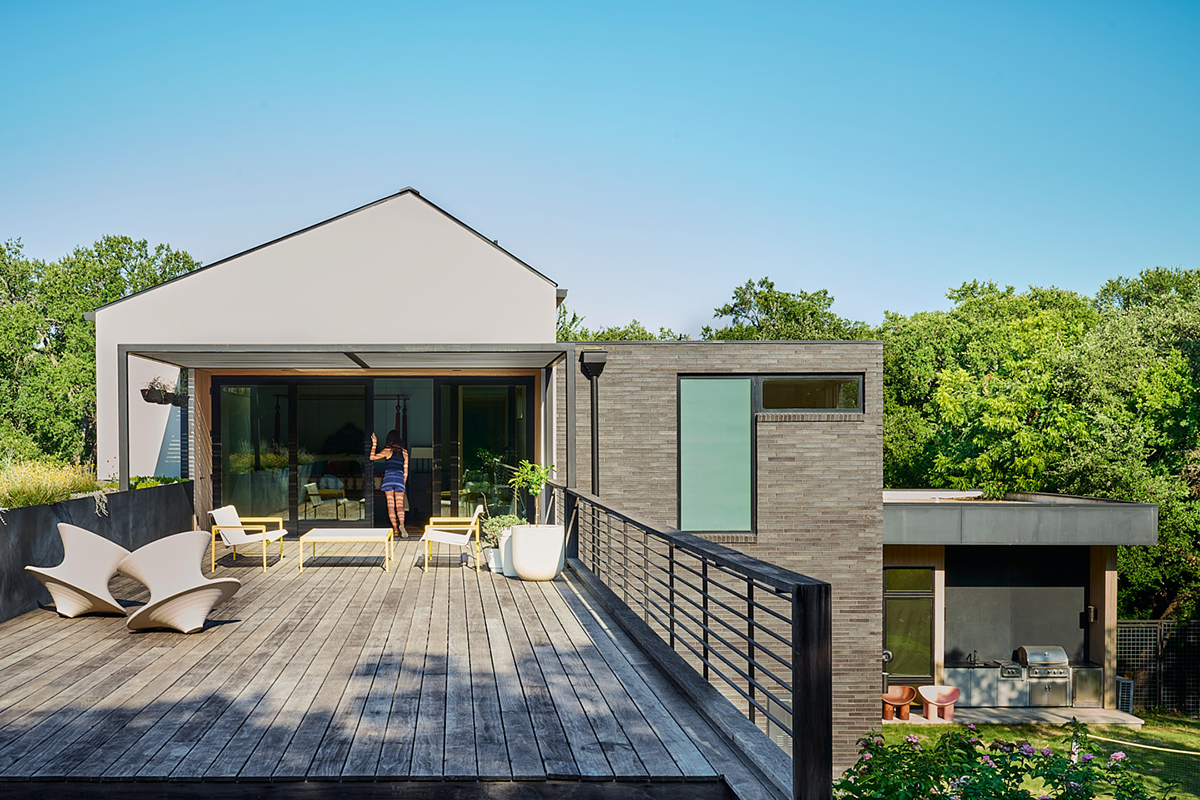 Second level deck of Descendant House