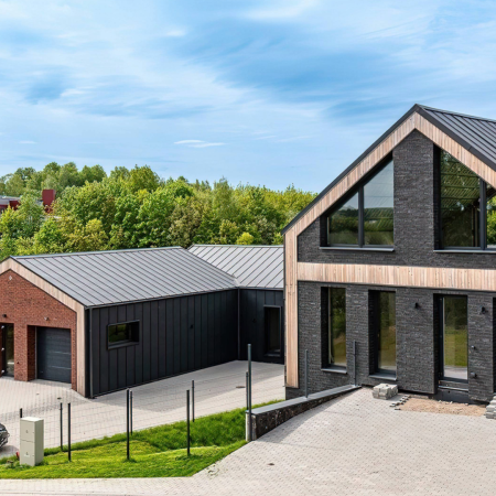 Neighborhood with modern home construction