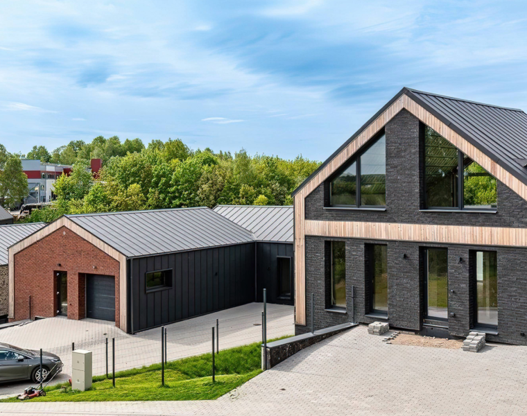 Neighborhood with modern home construction